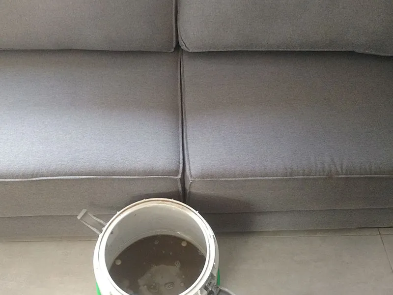 Higienização de sofá de tecido em residência de Londrina